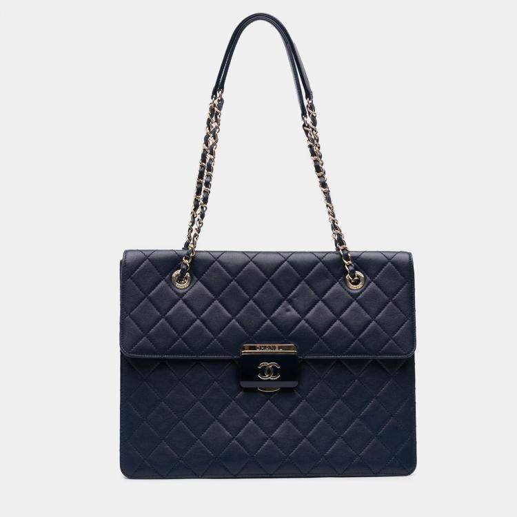 مملوكة مسبقًا Chanel Navy Blue Quilted Sheepskin Beauty Lock Shopping Tote