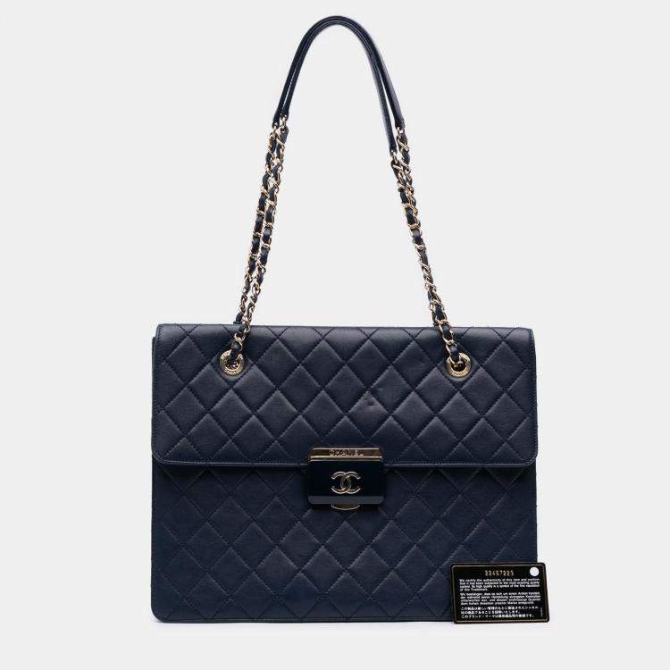 مملوكة مسبقًا Chanel Navy Blue Quilted Sheepskin Beauty Lock Shopping Tote