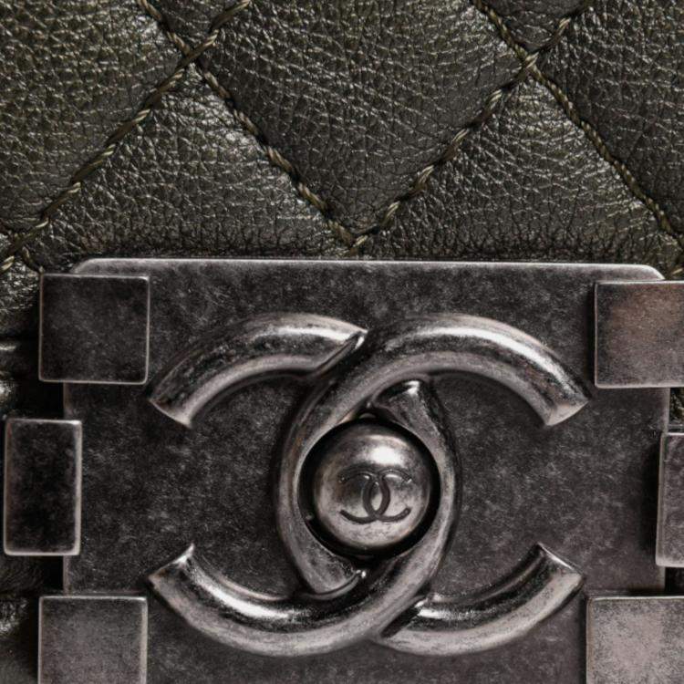 Pre Owned Chanel Boy Green Leather Shoulder Bag