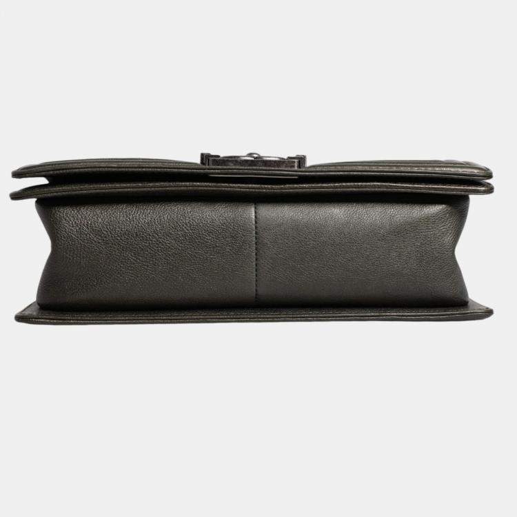 Pre Owned Chanel Boy Green Leather Shoulder Bag