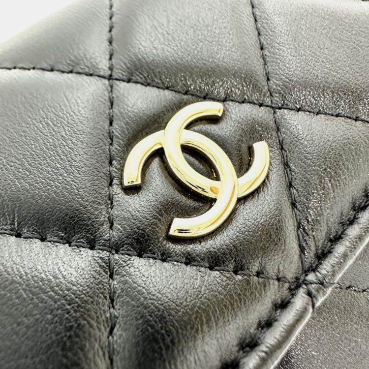 Pre Owned Chanel Maxi Pearls Black Quilted Calfskin Clutch With Chain