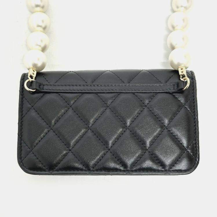 Pre Owned Chanel Maxi Pearls Black Quilted Calfskin Clutch With Chain