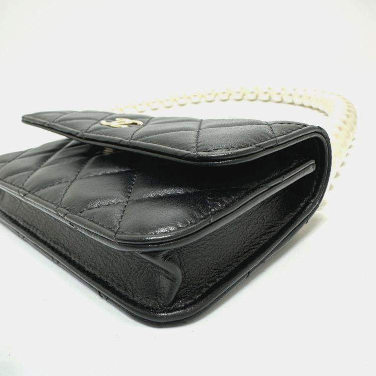 Pre Owned Chanel Maxi Pearls Black Quilted Calfskin Clutch With Chain