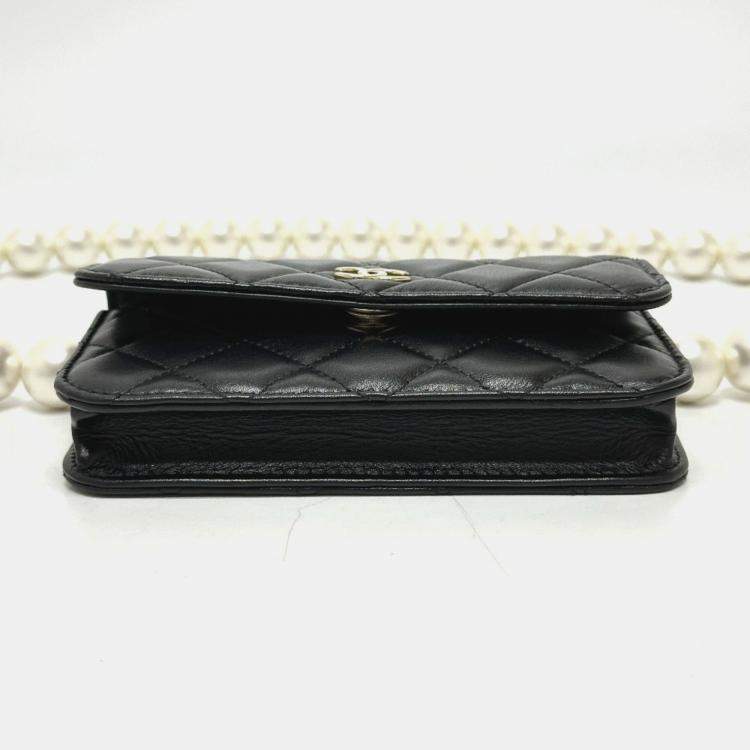 Pre Owned Chanel Maxi Pearls Black Quilted Calfskin Clutch With Chain