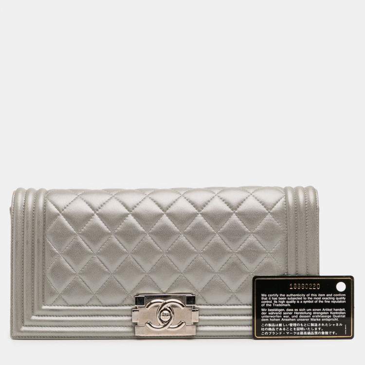 Pre Owned Chanel Silver Quilted Lambskin Boy Flap Clutch