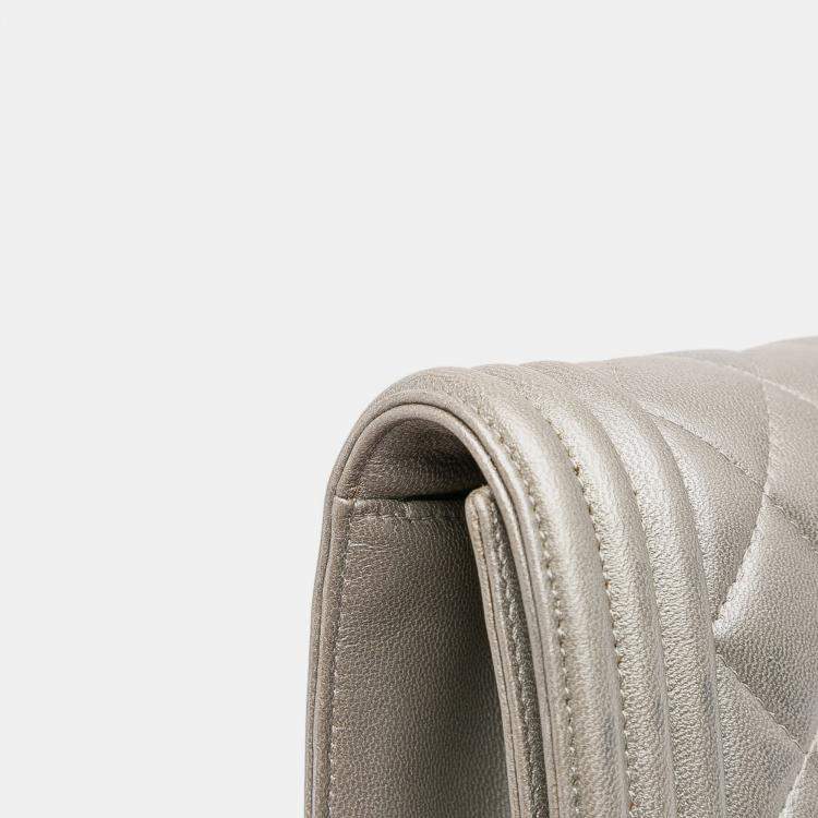 Pre Owned Chanel Silver Quilted Lambskin Boy Flap Clutch