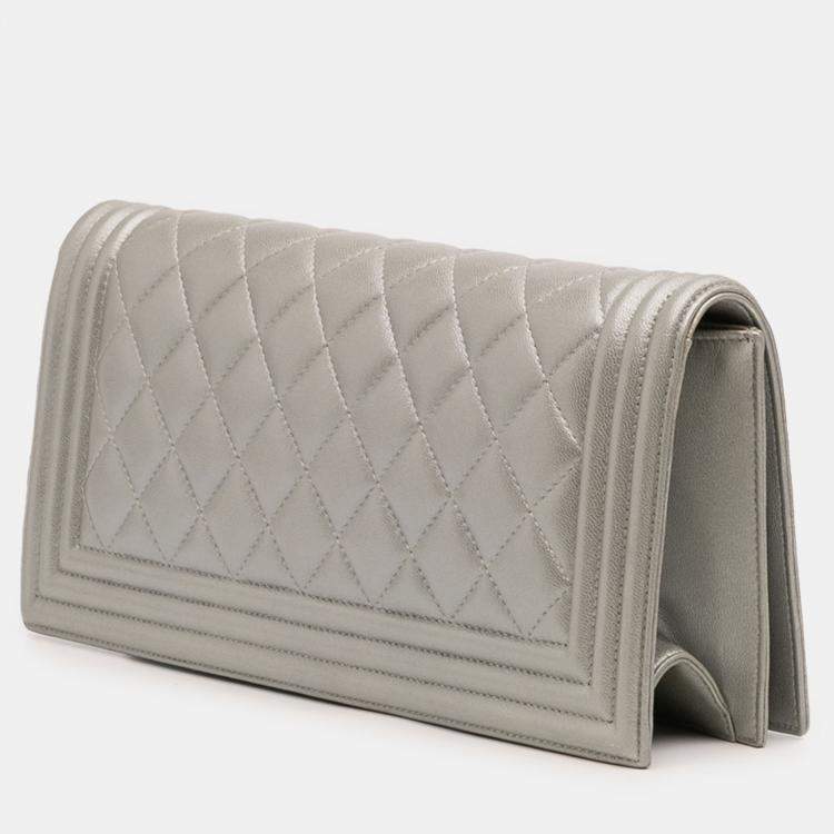 Pre Owned Chanel Silver Quilted Lambskin Boy Flap Clutch