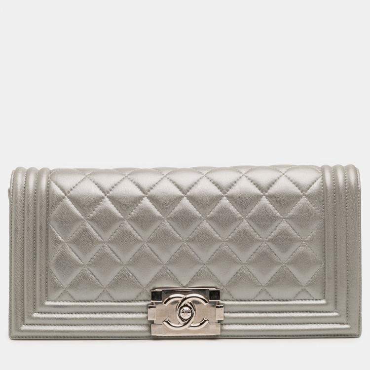 Pre Owned Chanel Silver Quilted Lambskin Boy Flap Clutch