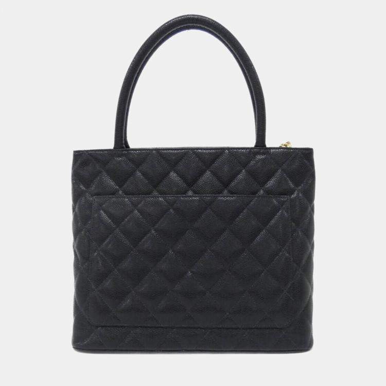 مملوكة مسبقًا Chanel Black Handbag