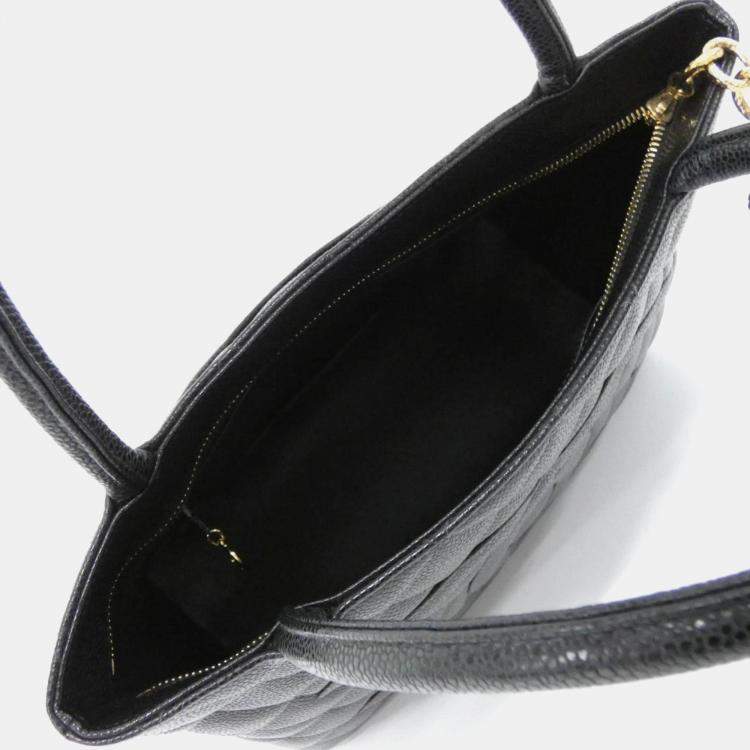 مملوكة مسبقًا Chanel Black Handbag