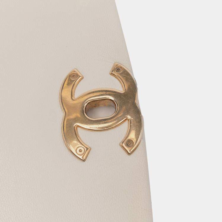 Pre Owned Chanel White Maxi Lambskin 19 Flap