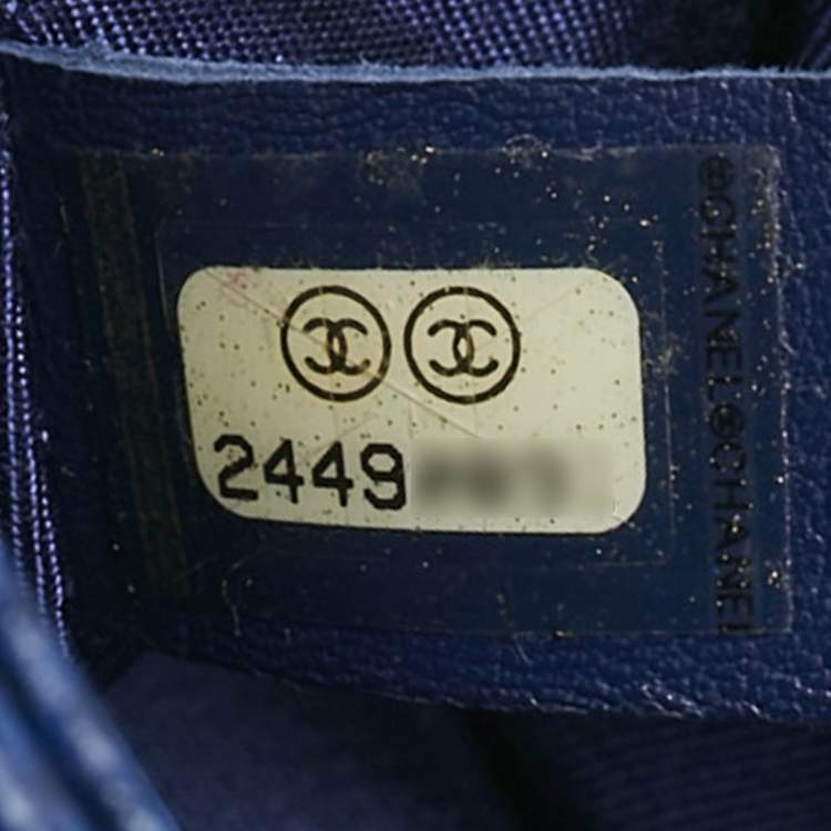 Pre Owned Chanel Blue Quilted Caviar Leather Carry Around Flap Bag 