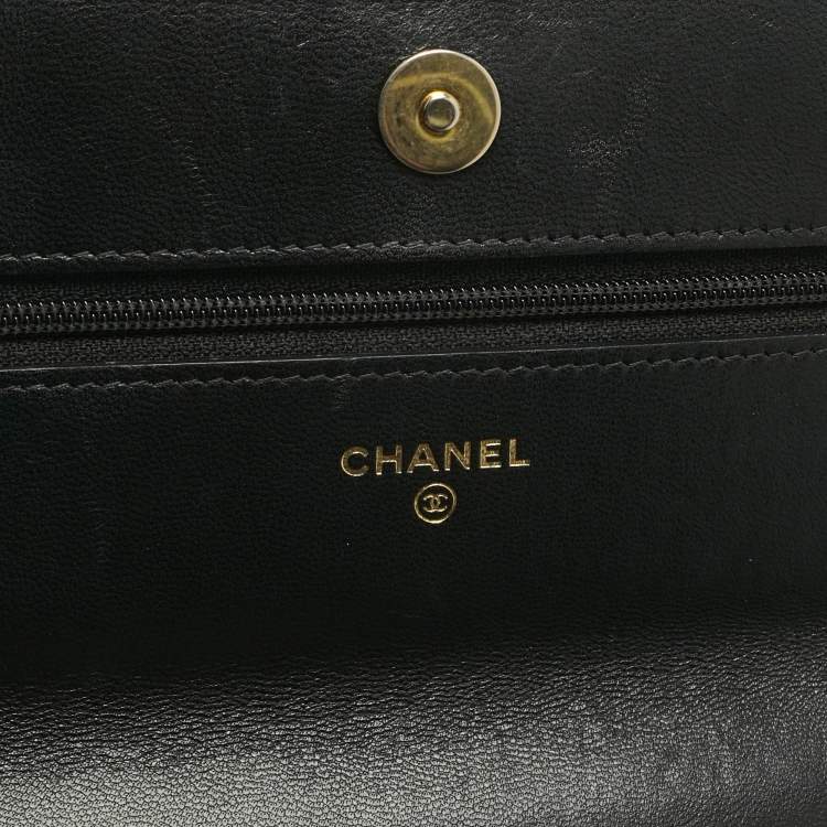 Pre Owned Chanel Black Quilted Leather 19 Flap Wallet on Chain