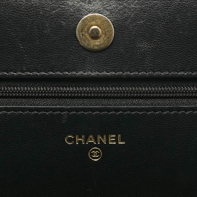 Pre Owned Chanel Black Quilted Leather 19 Flap Wallet on Chain