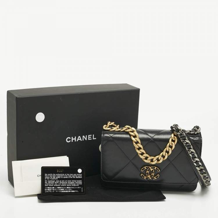 Pre Owned Chanel Black Quilted Leather 19 Flap Wallet on Chain