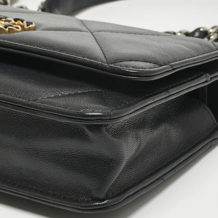 Pre Owned Chanel Black Quilted Leather 19 Flap Wallet on Chain