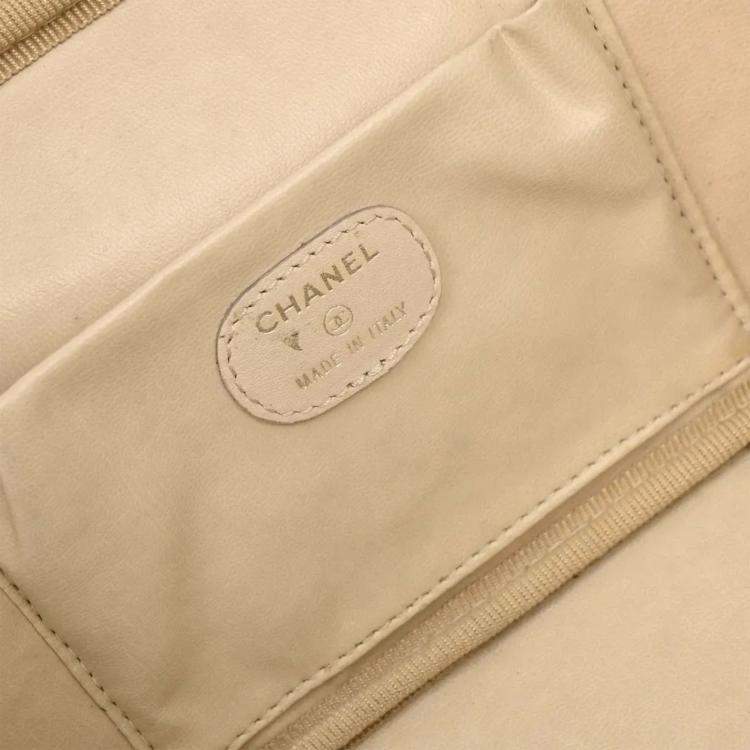 Pre Owned Chanel Green Calfskin Vanity Handbag