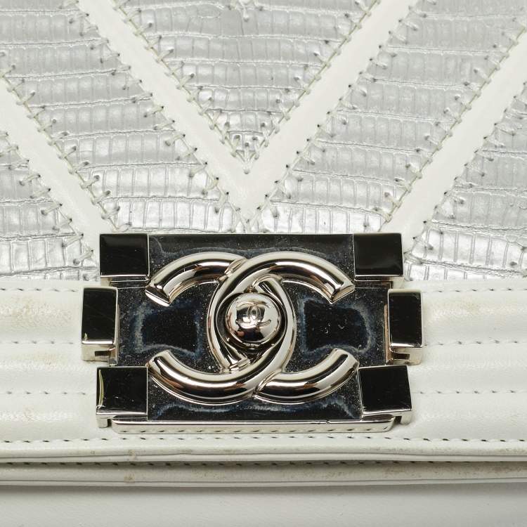 Pre Owned Chanel White/Grey Chevron Lizard and Leather Small Boy Flap Bag