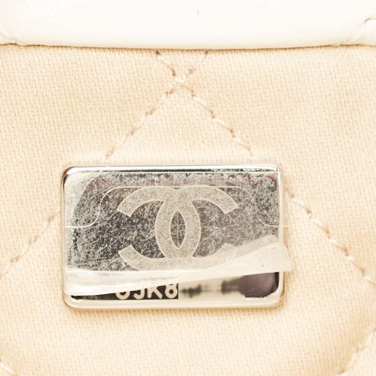 Pre Owned Chanel White Quilted Leather Mini 22 Chain Bag