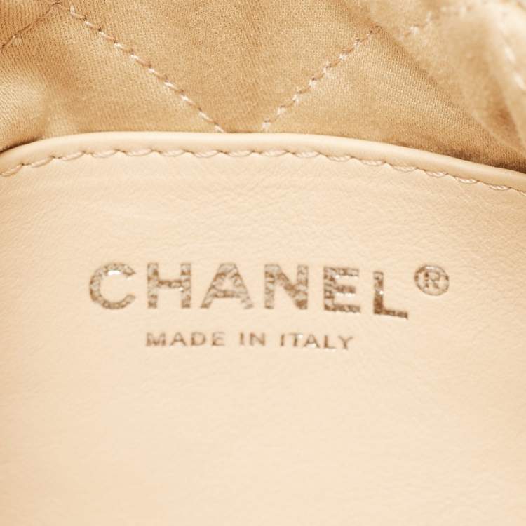 Pre Owned Chanel White Quilted Leather Mini 22 Chain Bag