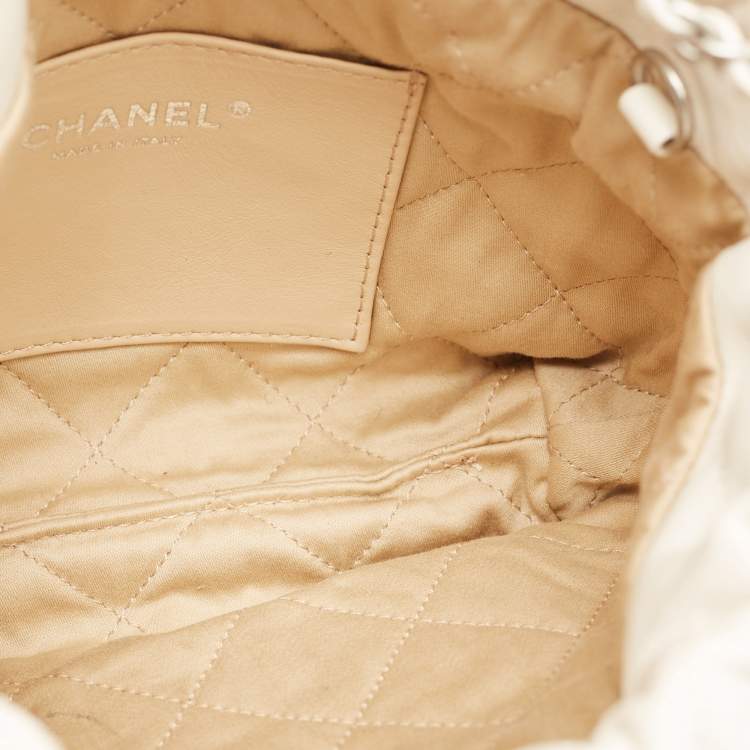 Pre Owned Chanel White Quilted Leather Mini 22 Chain Bag