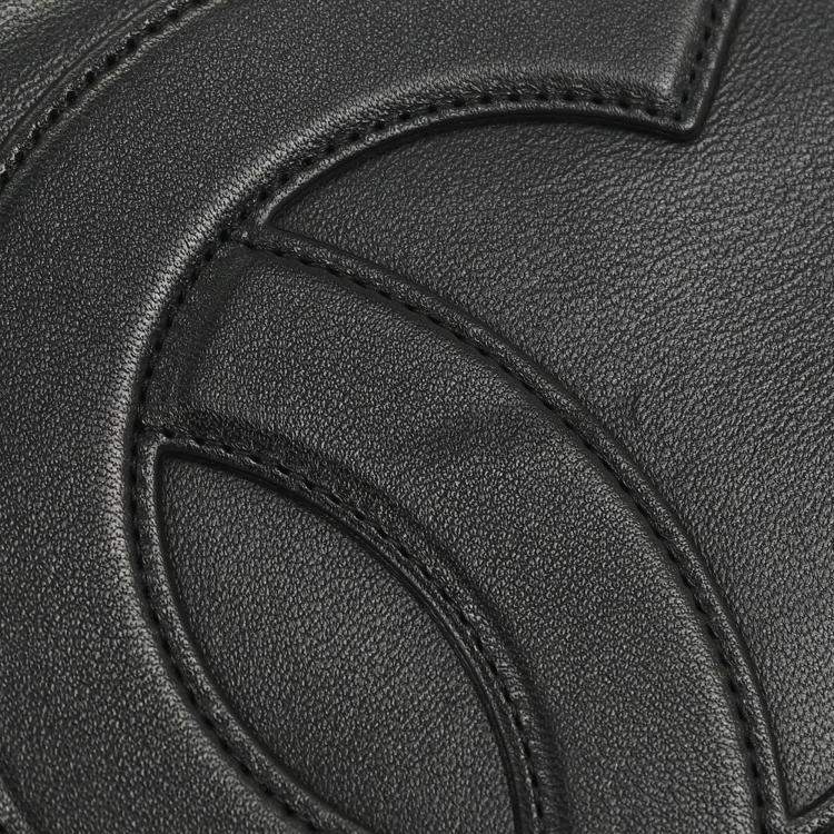 مملوكة مسبقًا Chanel Black Lambskin Shoulder Bag