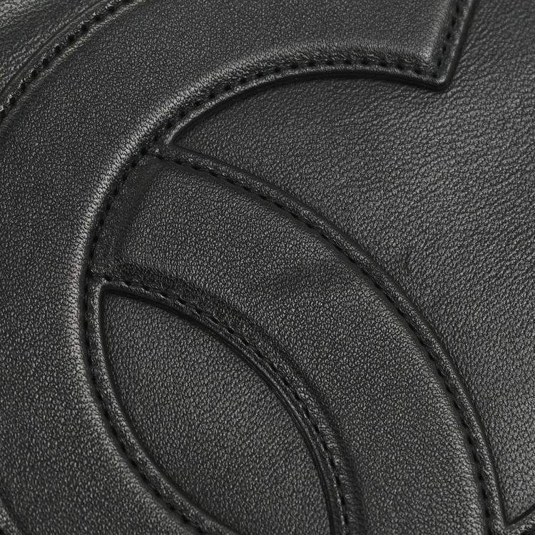 مملوكة مسبقًا Chanel Black Lambskin Shoulder Bag