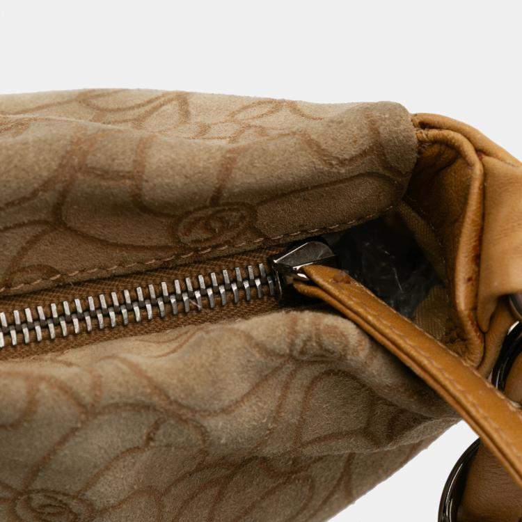 مملوكة مسبقًا Chanel Brown CC Suede Camellia Hobo