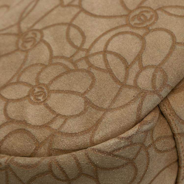 مملوكة مسبقًا Chanel Brown CC Suede Camellia Hobo