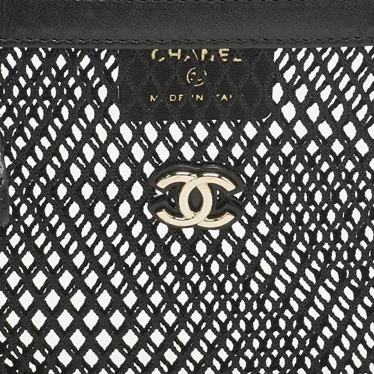 Pre Owned Chanel Black Quilted Leather and Mesh Mini Round Hobo