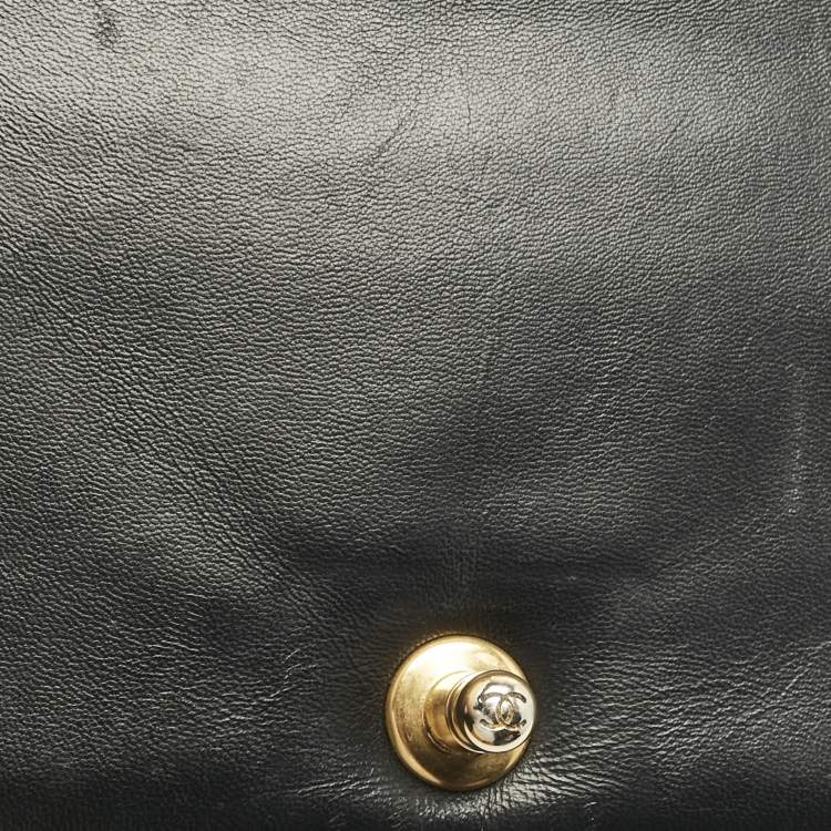 Pre Owned Chanel Black Quilted Leather Medium Boy Flap Bag