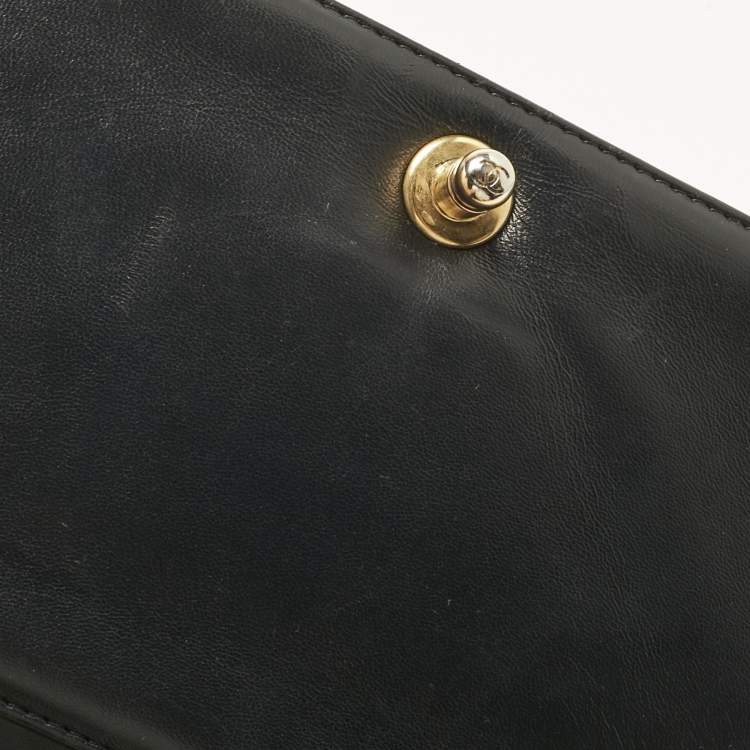 Pre Owned Chanel Black Quilted Leather Medium Boy Flap Bag