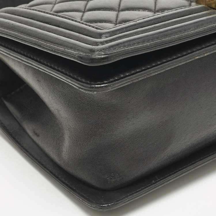 Pre Owned Chanel Black Quilted Leather Medium Boy Flap Bag