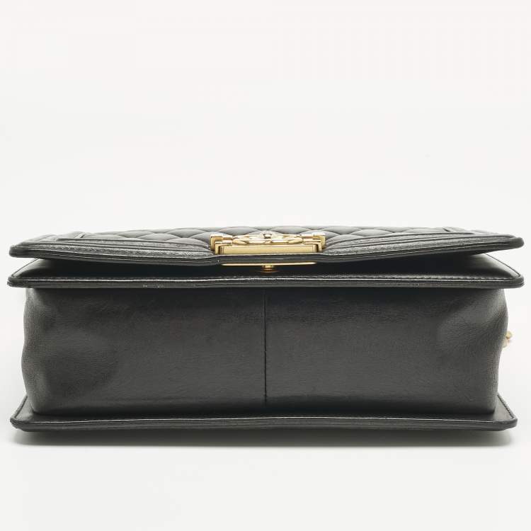 Pre Owned Chanel Black Quilted Leather Medium Boy Flap Bag