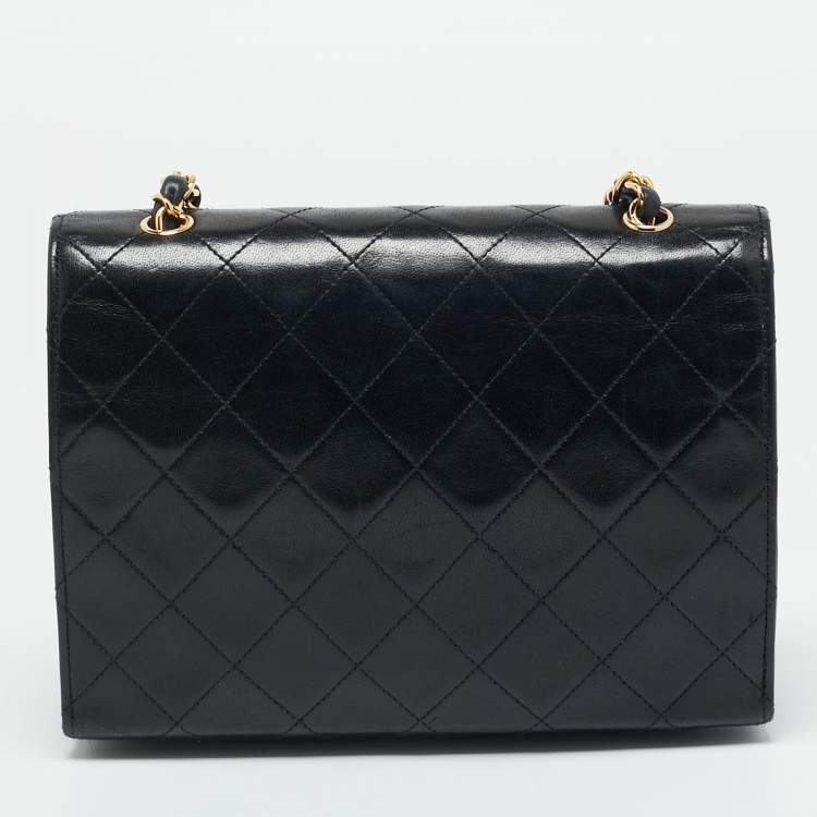 Pre Owned Chanel Black Quilted Leather Vintage CC Square Flap Bag 