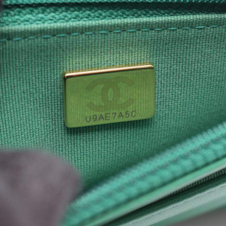 Pre Owned Chanel 19 Green Leather Shoulder Bag