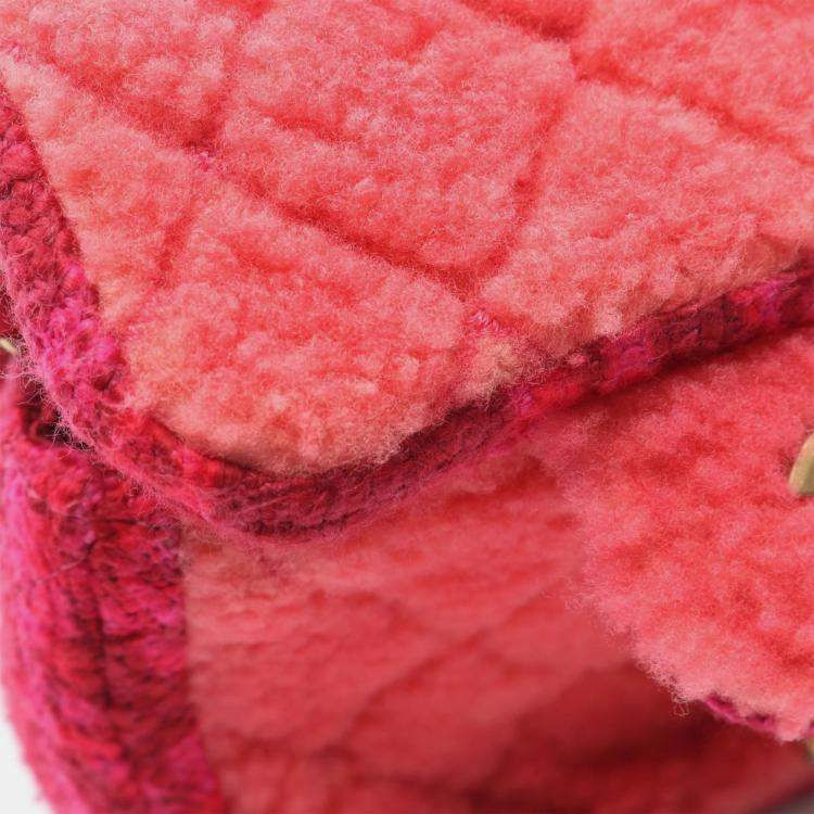 Pre Owned حقيبة شانيل كتف قلاب صغير مربع من الشيرلينج والتويد بلون الفوشيا