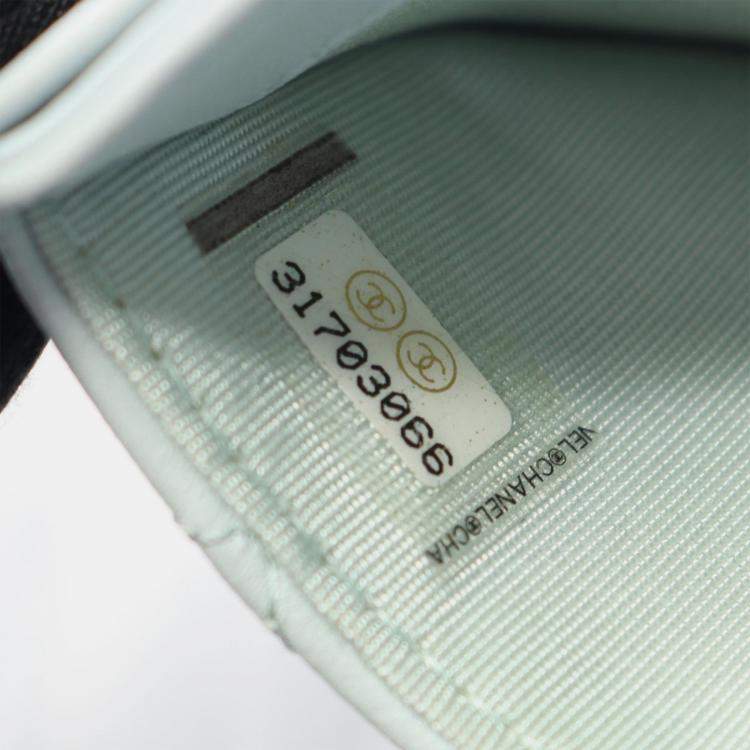 Pre Owned Chanel 19 Blue Leather Coin Purse On Chain