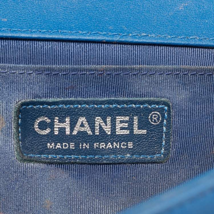 Pre Owned Chanel Blue/Iridescent Chevron PVC and Leather Medium Boy Flap Bag