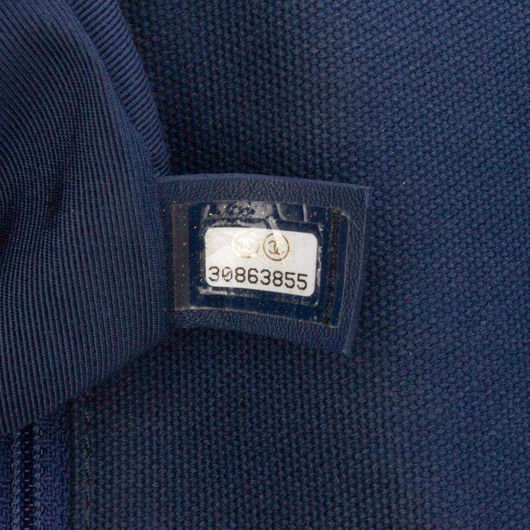 مملوكة مسبقًا Chanel Blue Medium Canvas and Cotton 19 Flap