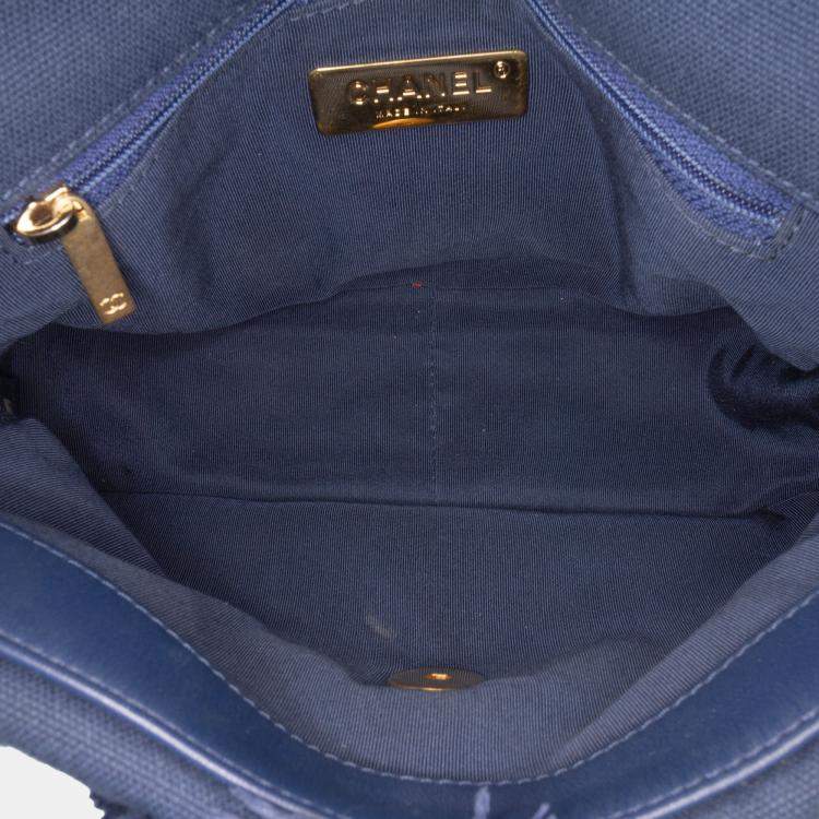 مملوكة مسبقًا Chanel Blue Medium Canvas and Cotton 19 Flap