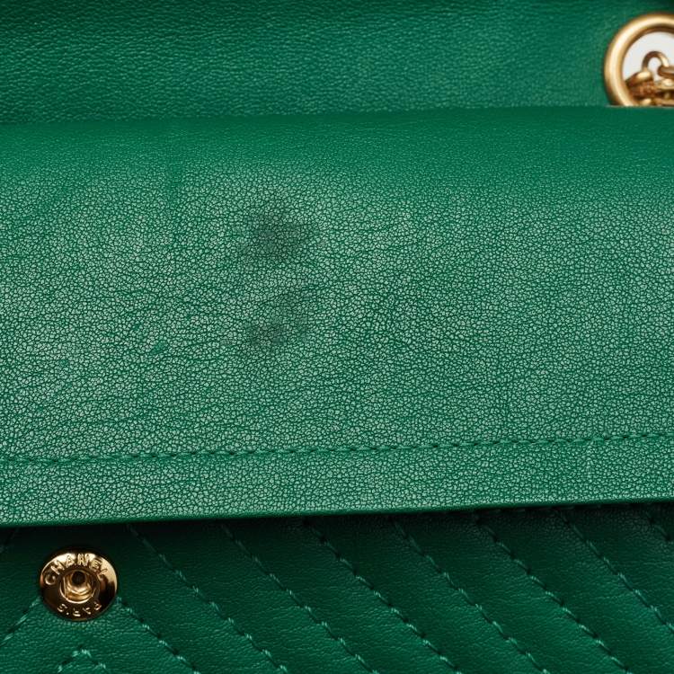 Pre Owned Chanel Green Chevron Leather Classic 226 Reissue 2.55 Flap Bag