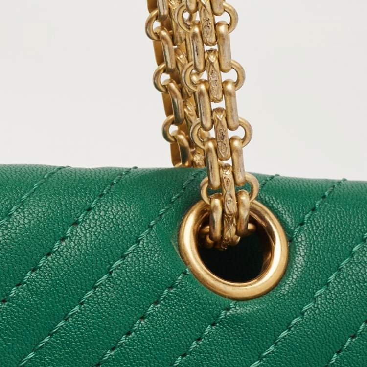 Pre Owned Chanel Green Chevron Leather Classic 226 Reissue 2.55 Flap Bag