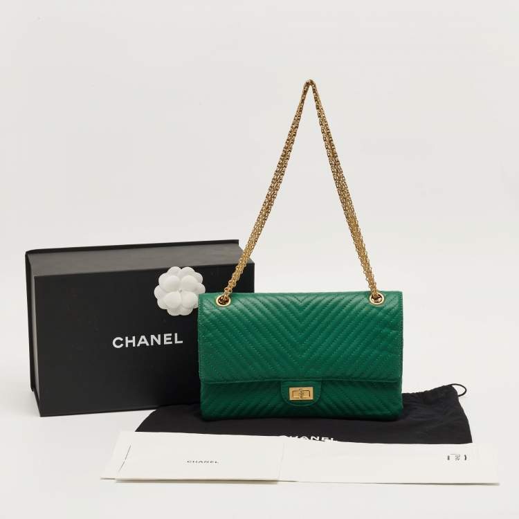 Pre Owned Chanel Green Chevron Leather Classic 226 Reissue 2.55 Flap Bag