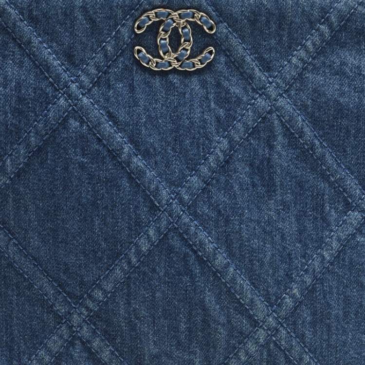 Pre Owned Chanel Blue Quilted Denim 19 O Case