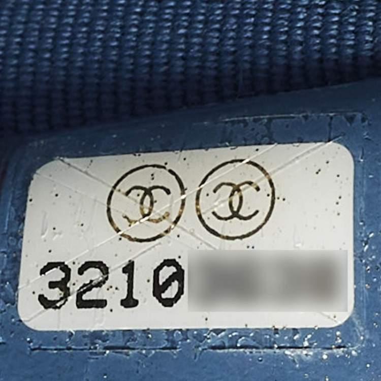 Pre Owned Chanel Blue Quilted Denim 19 O Case