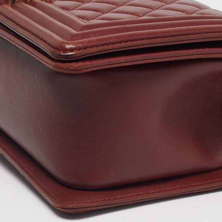 Pre Owned Chanel Burgundy Quilted Leather Medium Boy Flap Bag