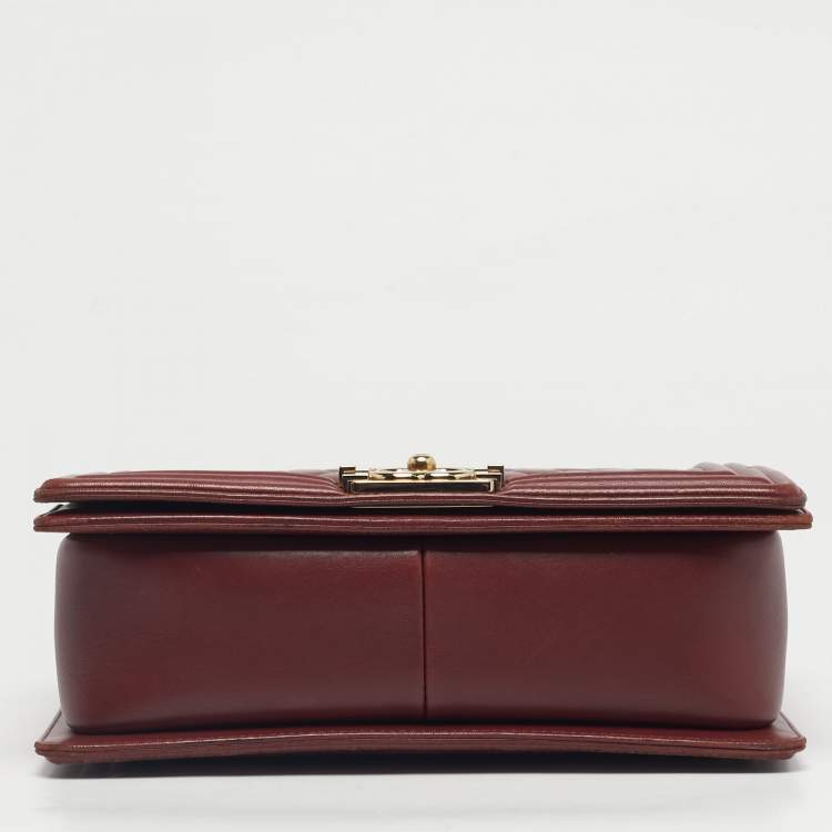 Pre Owned Chanel Burgundy Quilted Leather Medium Boy Flap Bag