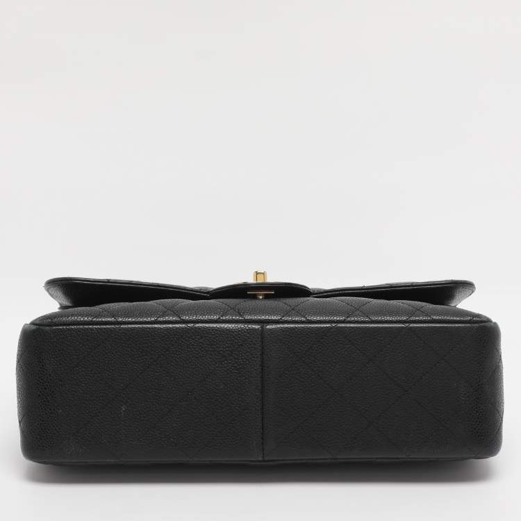 مملوكة مسبقًا حقيبة شانيل جامبو كلاسيك جلد كافيار أسود مبطن بقلاب مزدوج