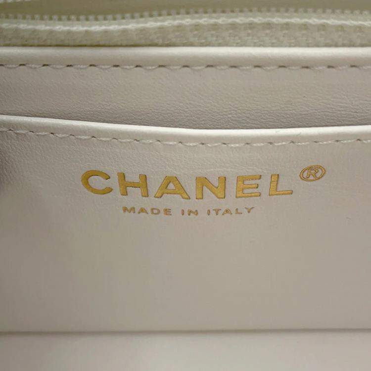 مملوكة مسبقًا Chanel Matelasse Top Handle Bag White Lambskin Size 20